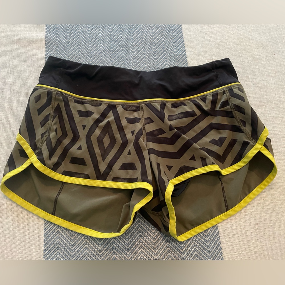 Lululemon Speed Short Size 4 Chevron Shuffle Fatigue Green | Split Pea | Black